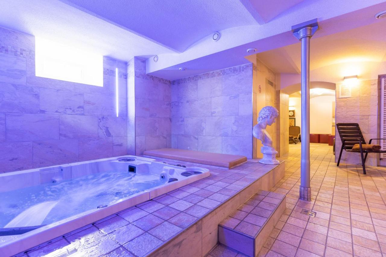 Active & Wellness Hotel Subterra 오스트로브 외부 사진