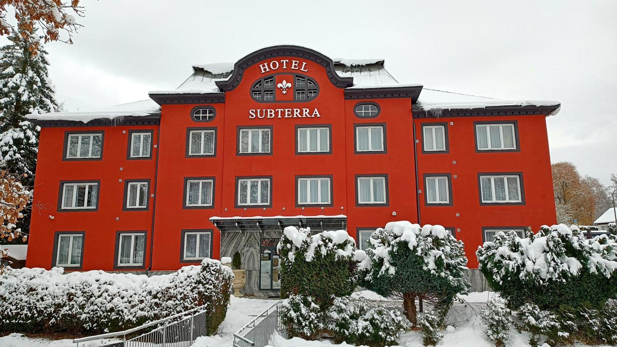 Active & Wellness Hotel Subterra 오스트로브 외부 사진