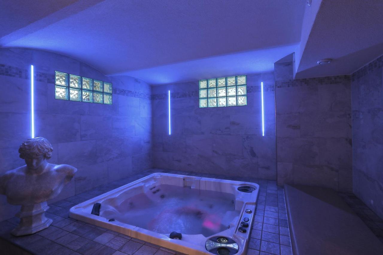 Active & Wellness Hotel Subterra 오스트로브 외부 사진